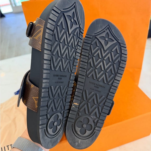 Louis Vuitton Bom Dia Flat Comfort Mule - Picture 6 of 9